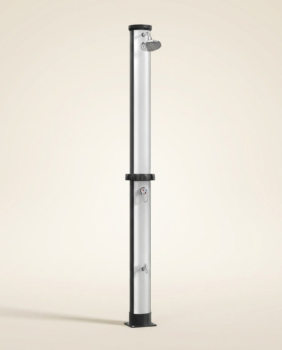 Douche solaire Solarias 40L coloris argent, vue studio complete
